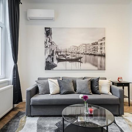 Bpr Sirius Suite With A/C Budapest Esterno foto