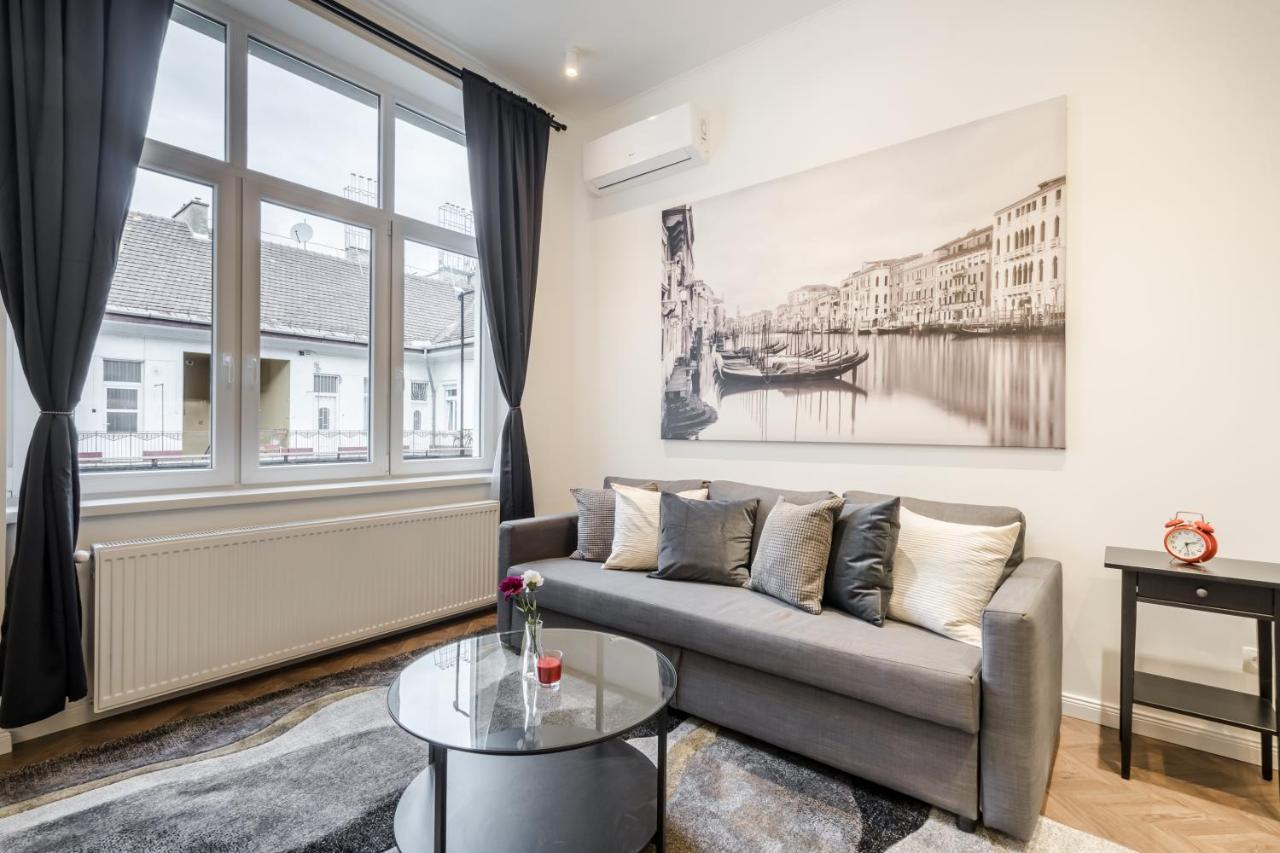 Bpr Sirius Suite With A/C Budapest Esterno foto