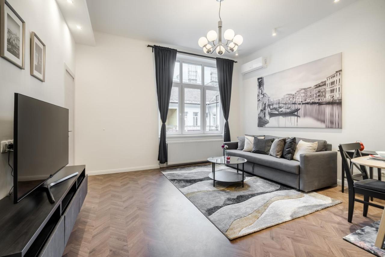 Bpr Sirius Suite With A/C Budapest Esterno foto